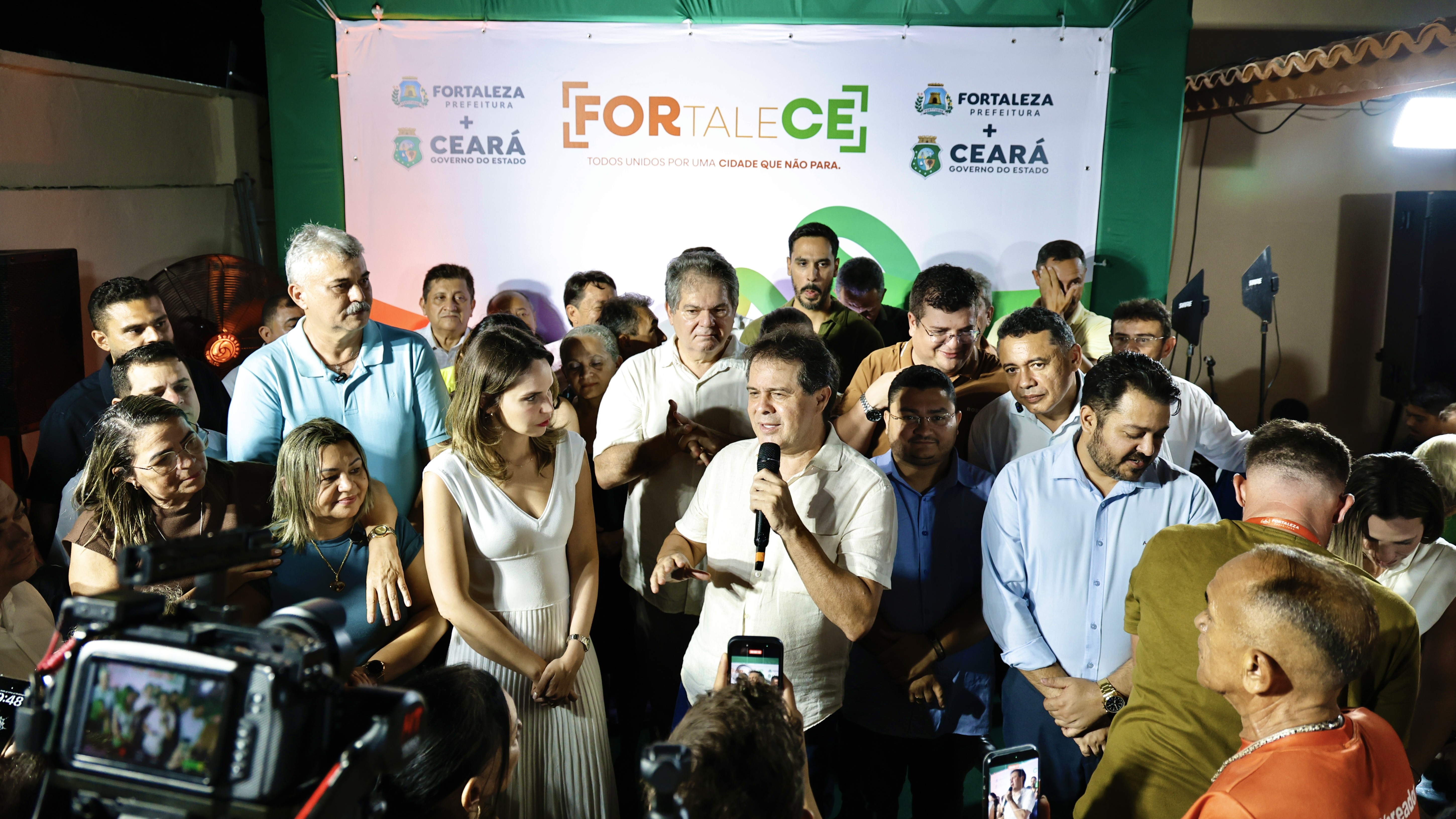 Prefeito Evandro discursando durante o evento